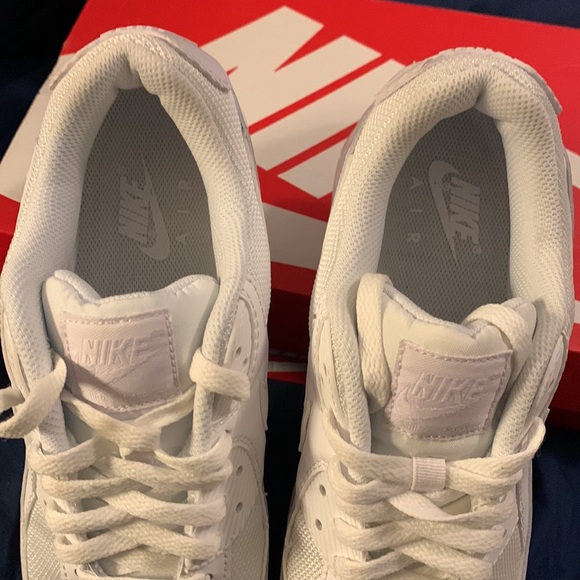 BEAUTIFUL BNIB NIKE AIR SIZE 9.5 SNEAKER - Picture 4 of 9